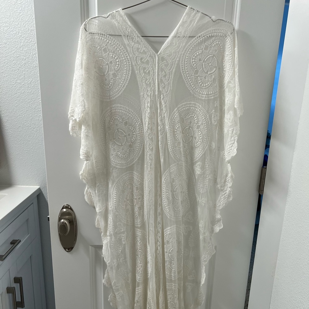 Elegant Lace Swim Cover Over. BRAND NEW WO TAGS.